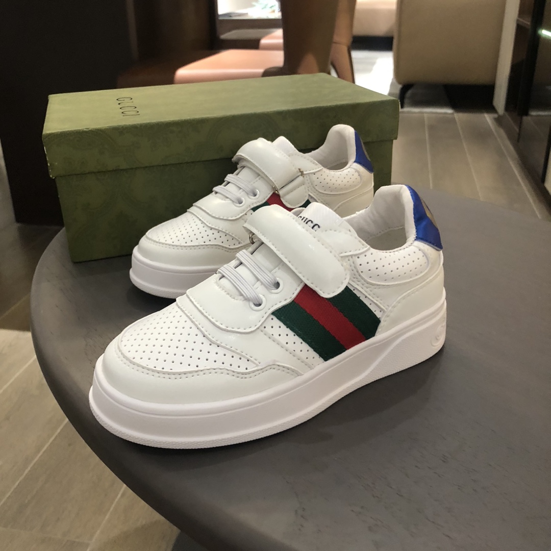 Children's shoes child
